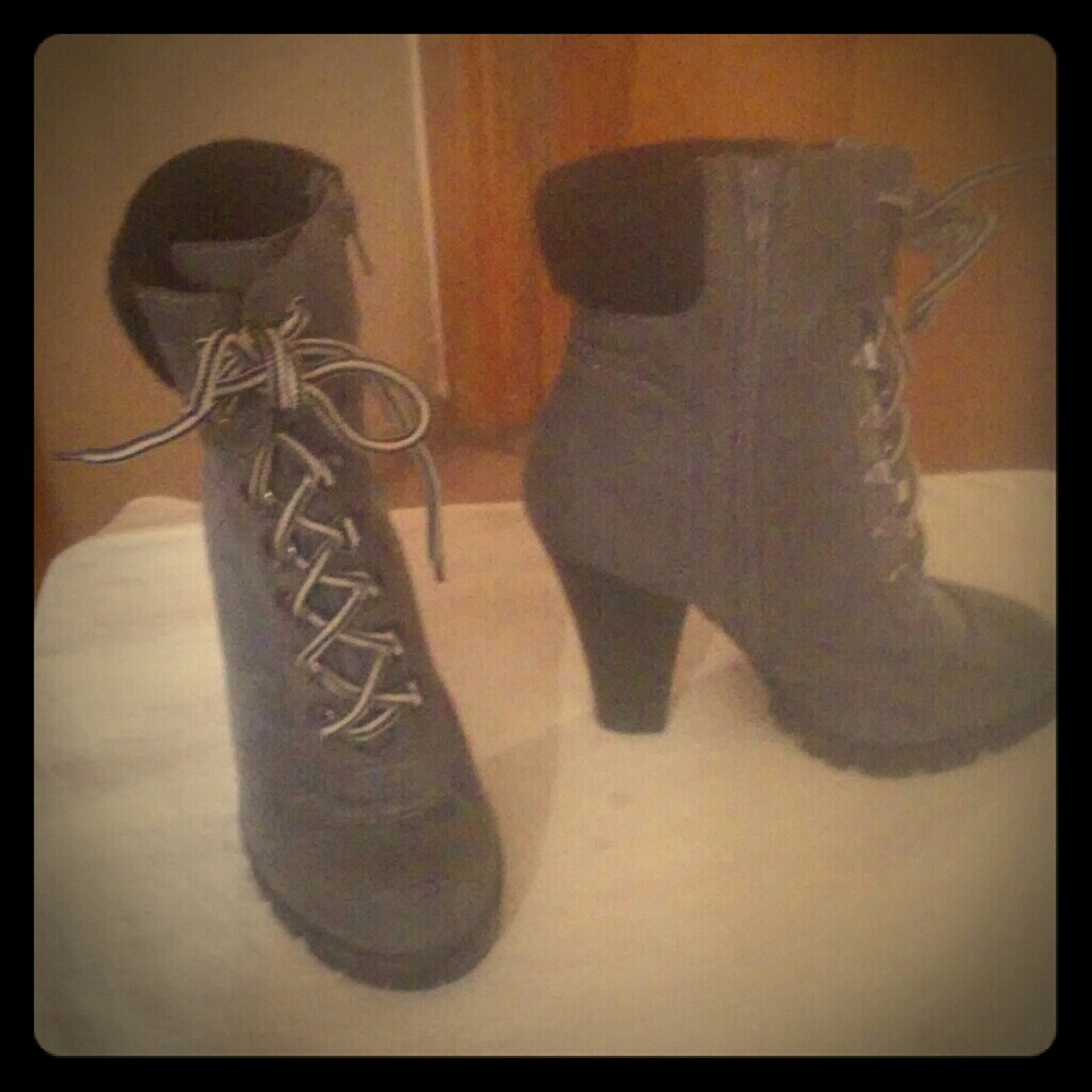 NWOT Adorable stylish high heel boots